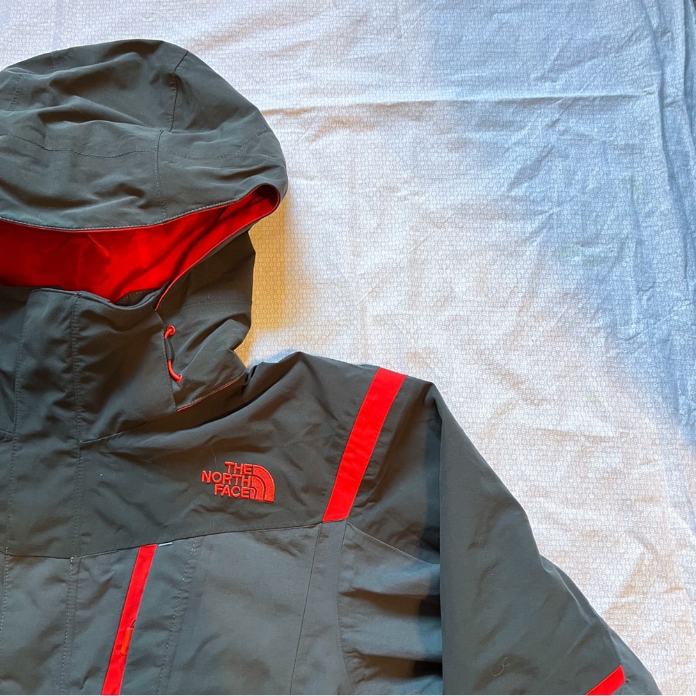 The North Face Men's Grey and Red Hooded 3 Way Hyvent Mountain Jacket Size S - Picture 4 of 11